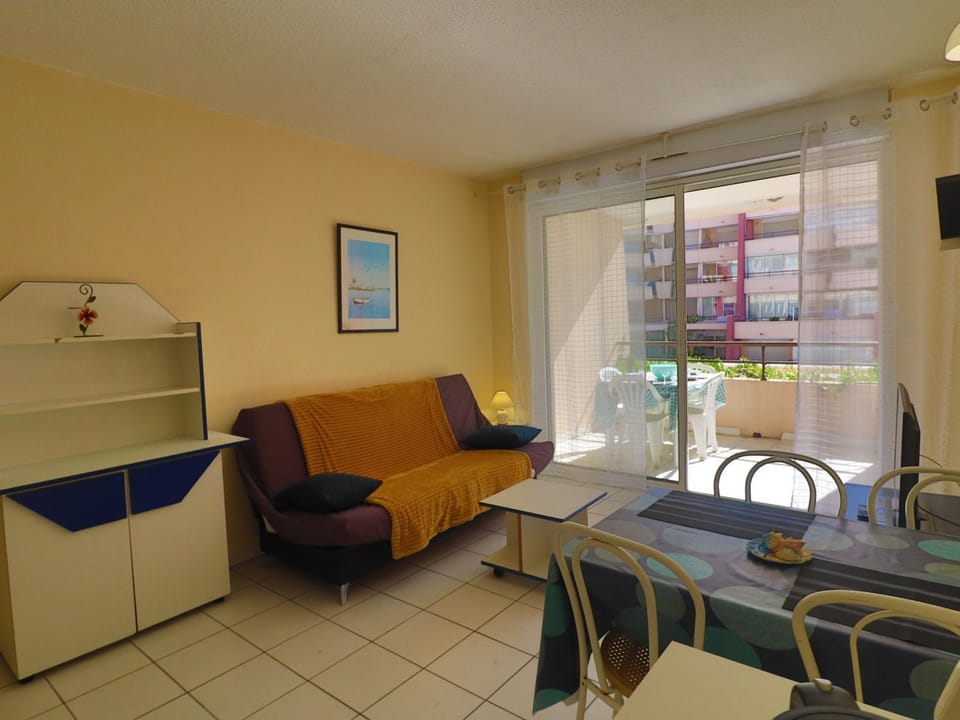 Appartement 33m² avec terrasse couverte au bord de mer, parking inclus - FR-1-472A-306 Apartment in Occitanie