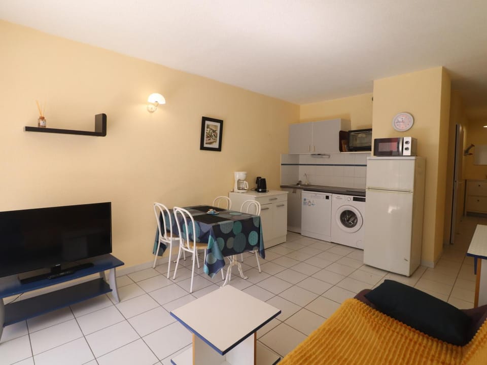 Appartement 33m² avec terrasse couverte au bord de mer, parking inclus - FR-1-472A-306 Apartment in Occitanie