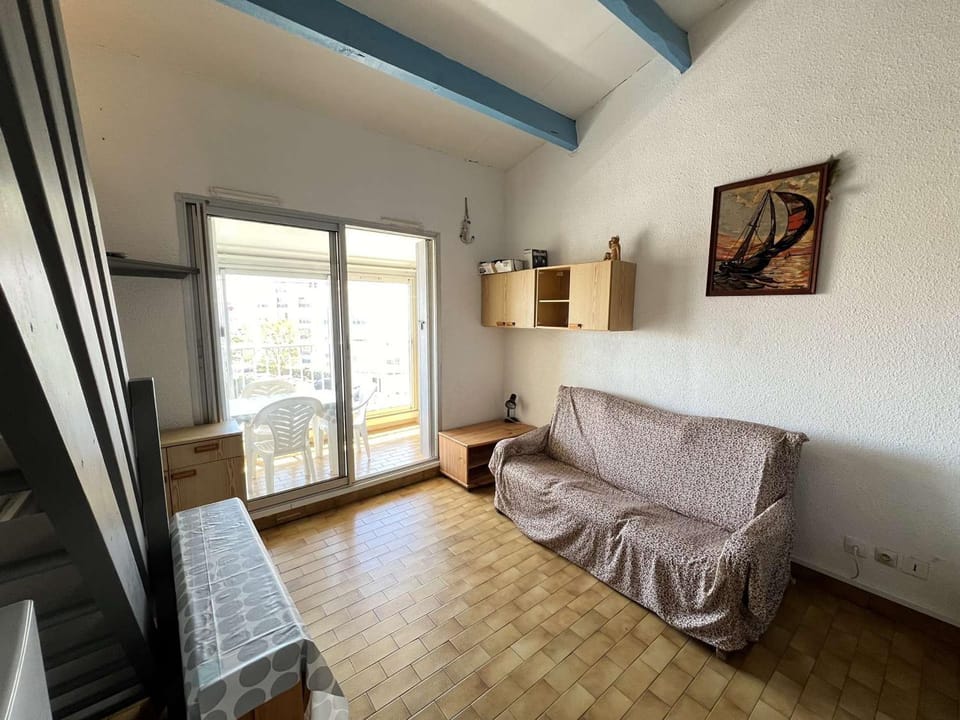 Studio avec cabine + mezzanine pour 4 pers, loggia, proche plage, parking privé - FR-1-702-65 Cabin in Agde