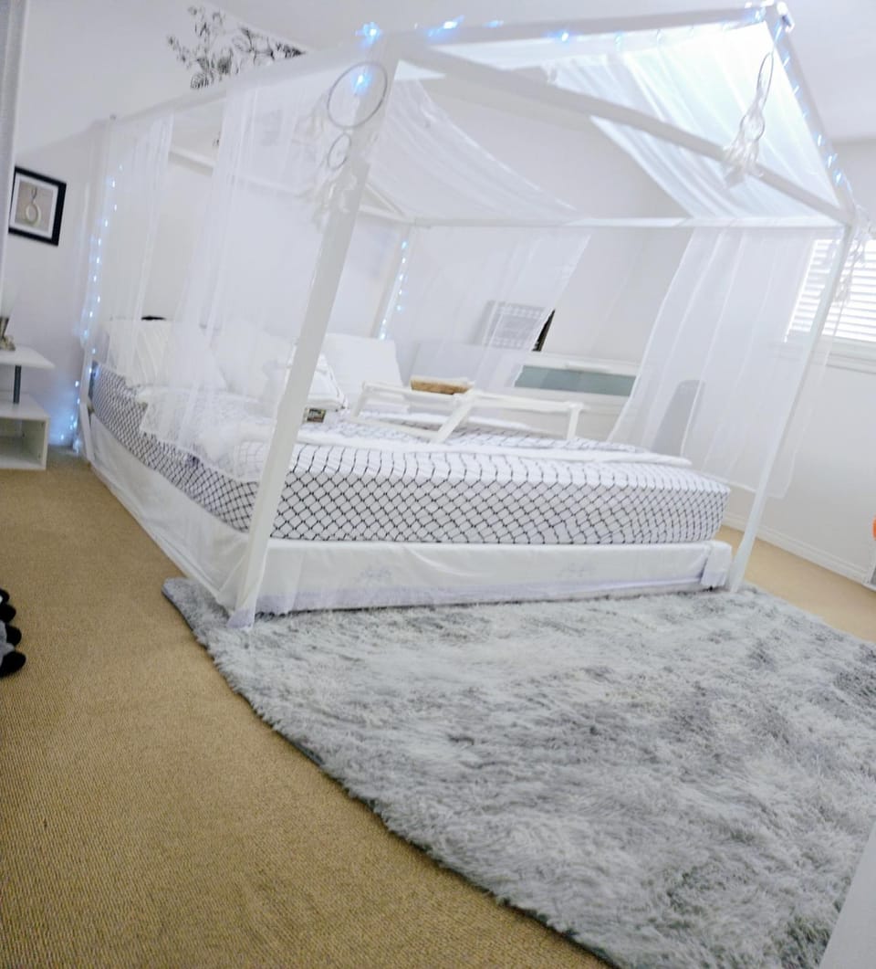 Lovely Cozy Room! with Attached Private Bath in the Heart of Vancouver! Private Parking & Self Check-in! Vacation rental in Vancouver