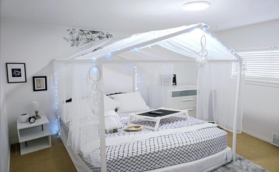 Lovely Cozy Room! with Attached Private Bath in the Heart of Vancouver! Private Parking & Self Check-in! Vacation rental in Vancouver