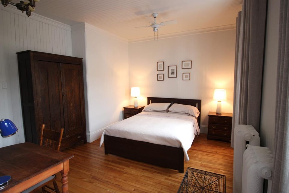 Bed, Photo of the whole room, Bedroom, wardrobe, air conditioner
