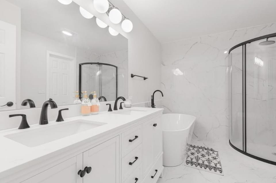 Bellevue Modern Luxe Townhouse near DT 520 I405 Apartment in Bellevue