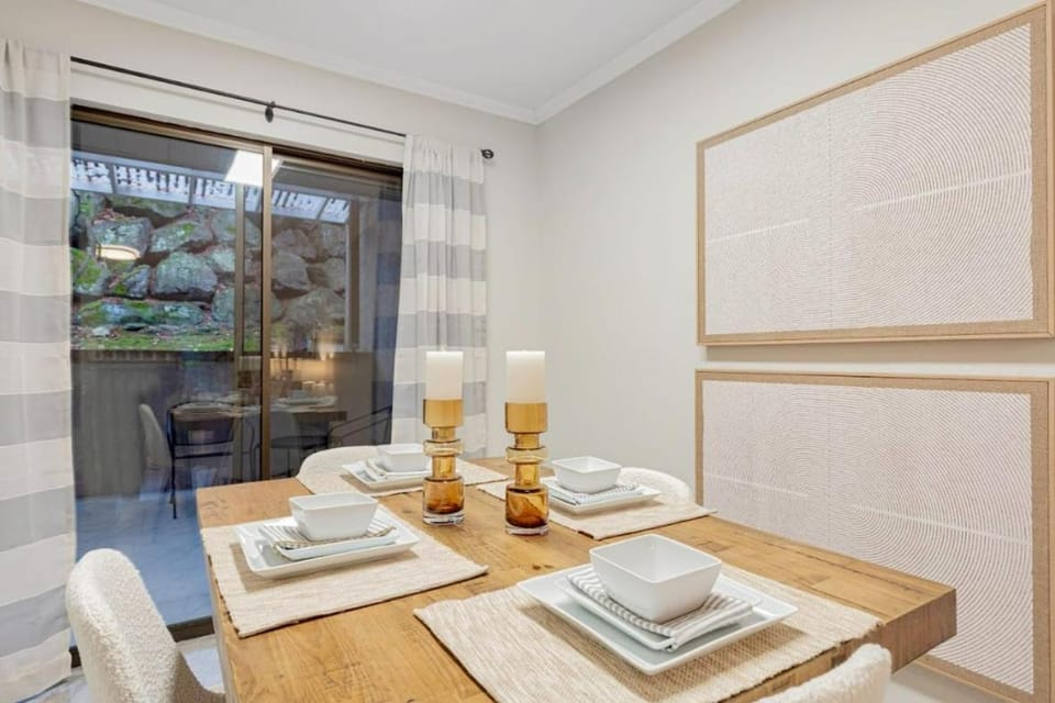 Bellevue Modern Luxe Townhouse near DT 520 I405 Apartment in Bellevue