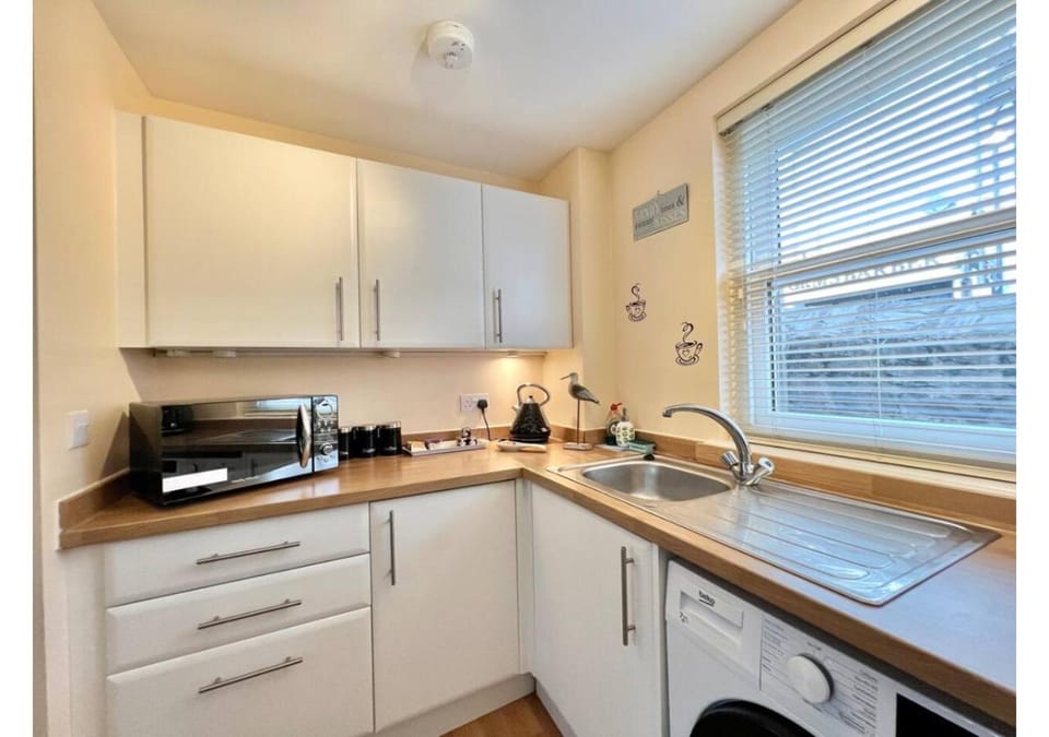 Coffee/tea facilities, microwave, washing machine