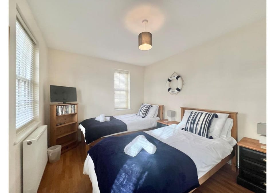 Bed, TV and multimedia, Bedroom, heating