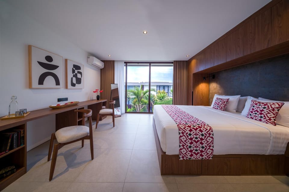 Bed, Photo of the whole room, Seating area, Bedroom, air conditioner