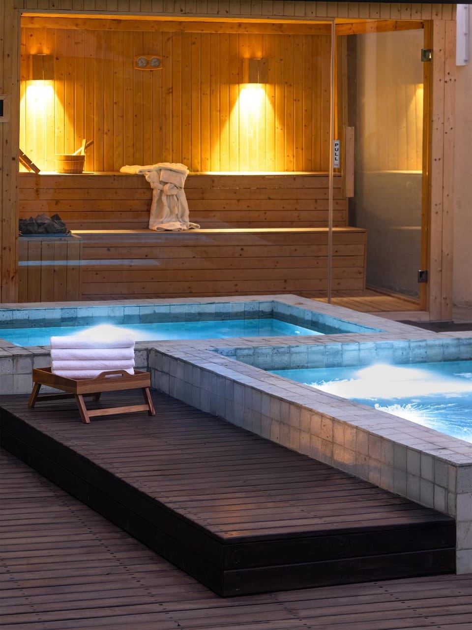 Hot Tub, Sauna