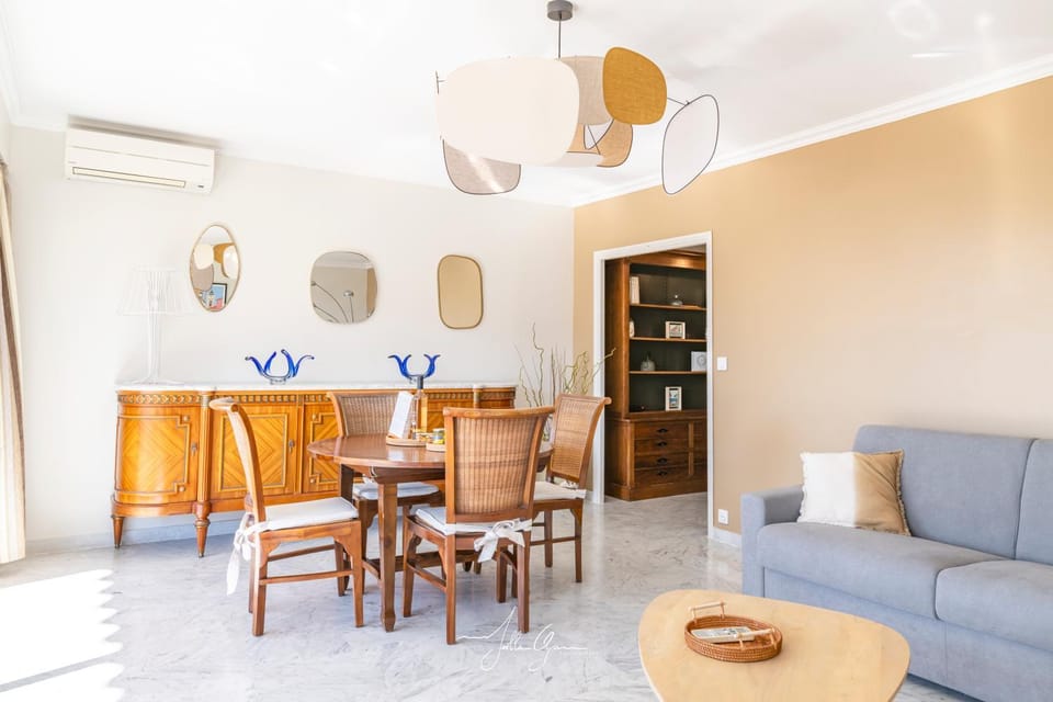 Living room, Dining area, air conditioner