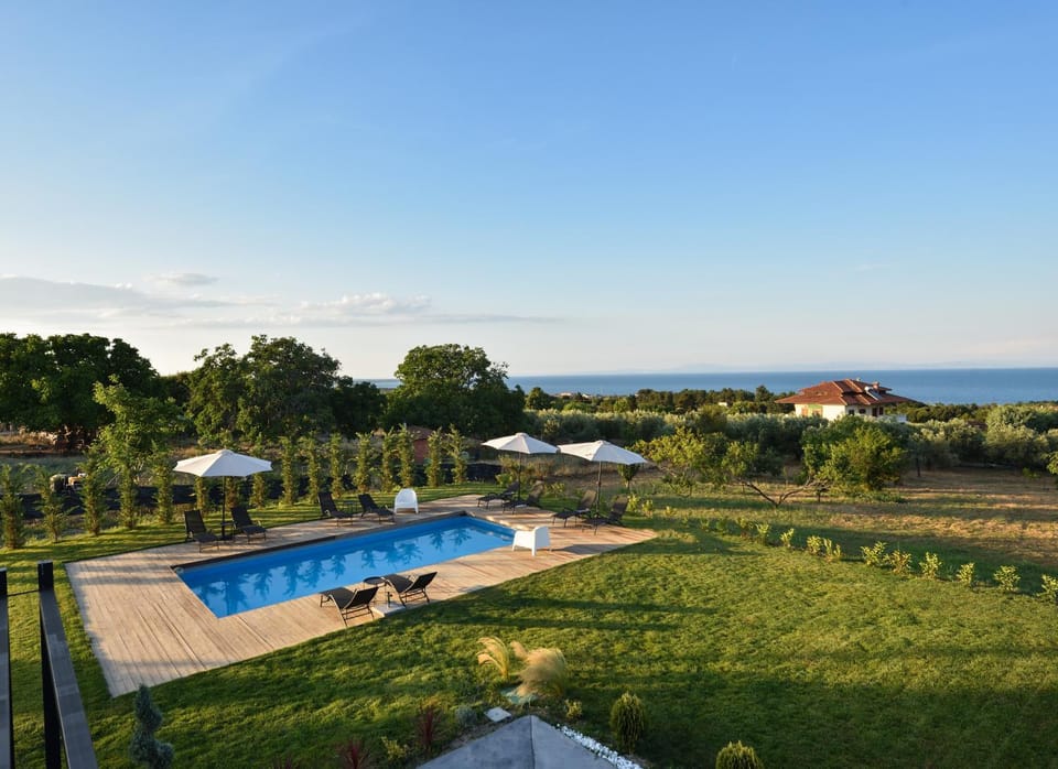 Sea view, Swimming pool, sunbed