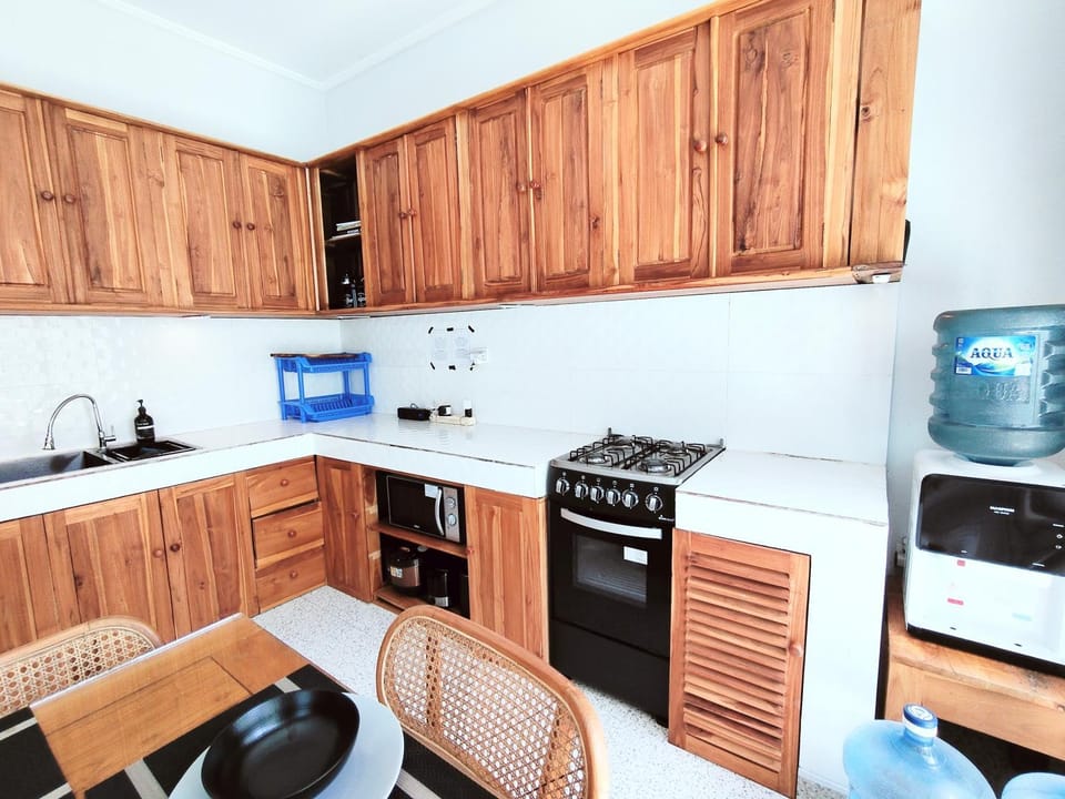 Kitchen or kitchenette, Dining area, oven, stove, toaster