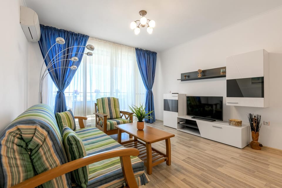 Communal lounge/ TV room, TV and multimedia, Living room, Seating area