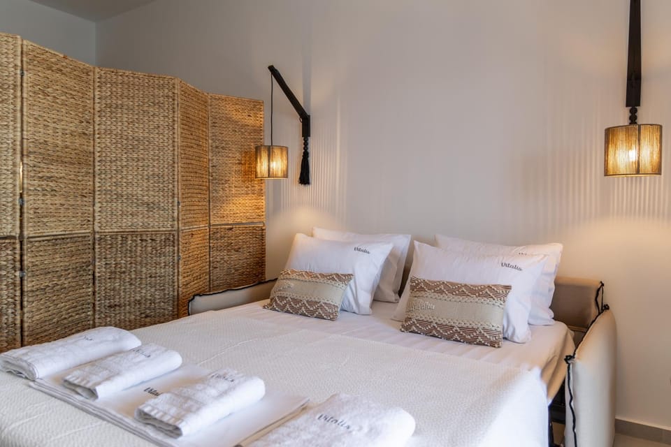 Bed, towels