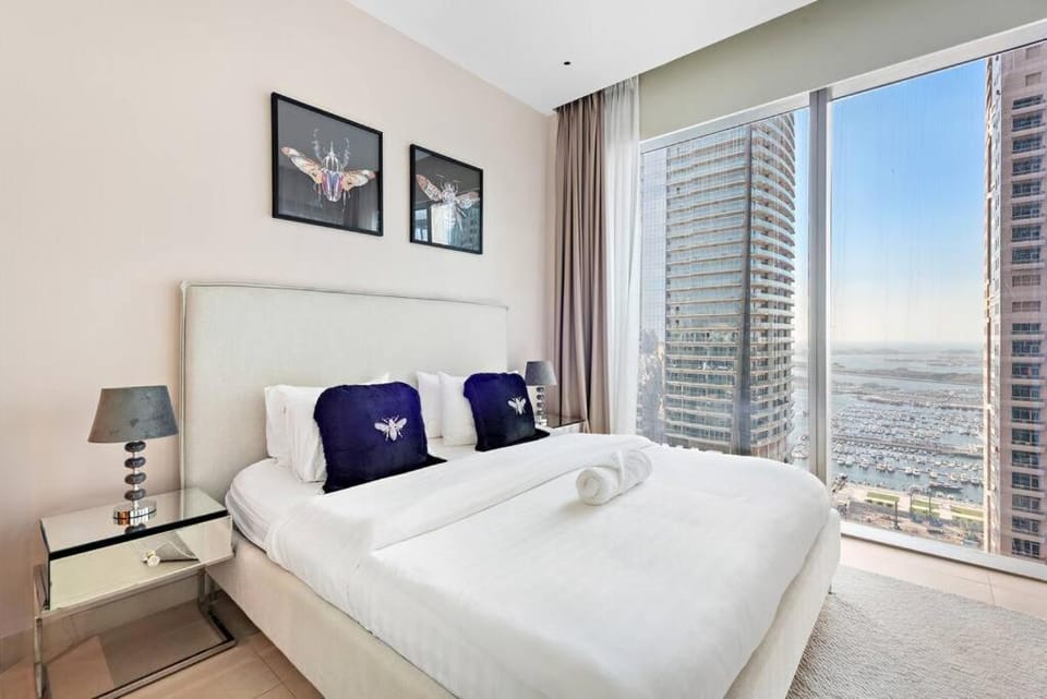 Luxury 2BR with Marina Views Near Dining Shopping Attractions & Beaches Apartment in Dubai