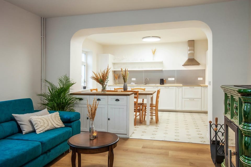 Kitchen or kitchenette, Living room, Seating area, Dining area