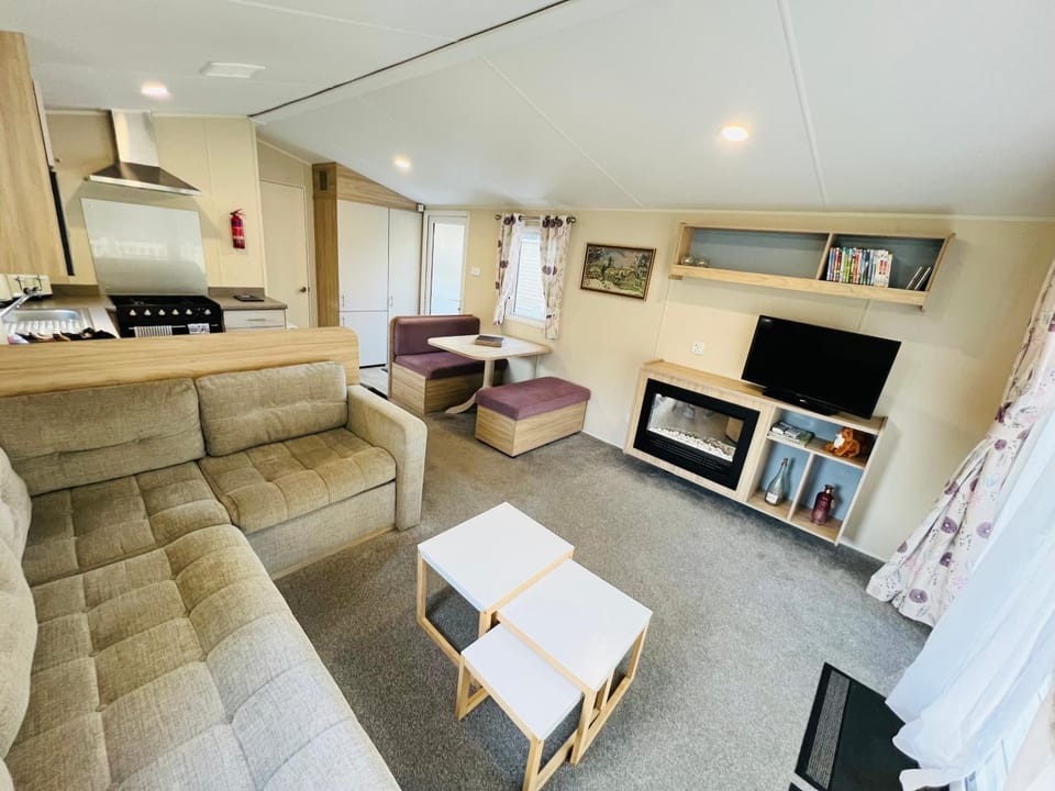 TV and multimedia, Living room, fireplace