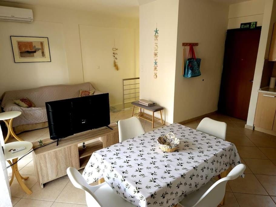 Living room, Photo of the whole room, Seating area, Dining area