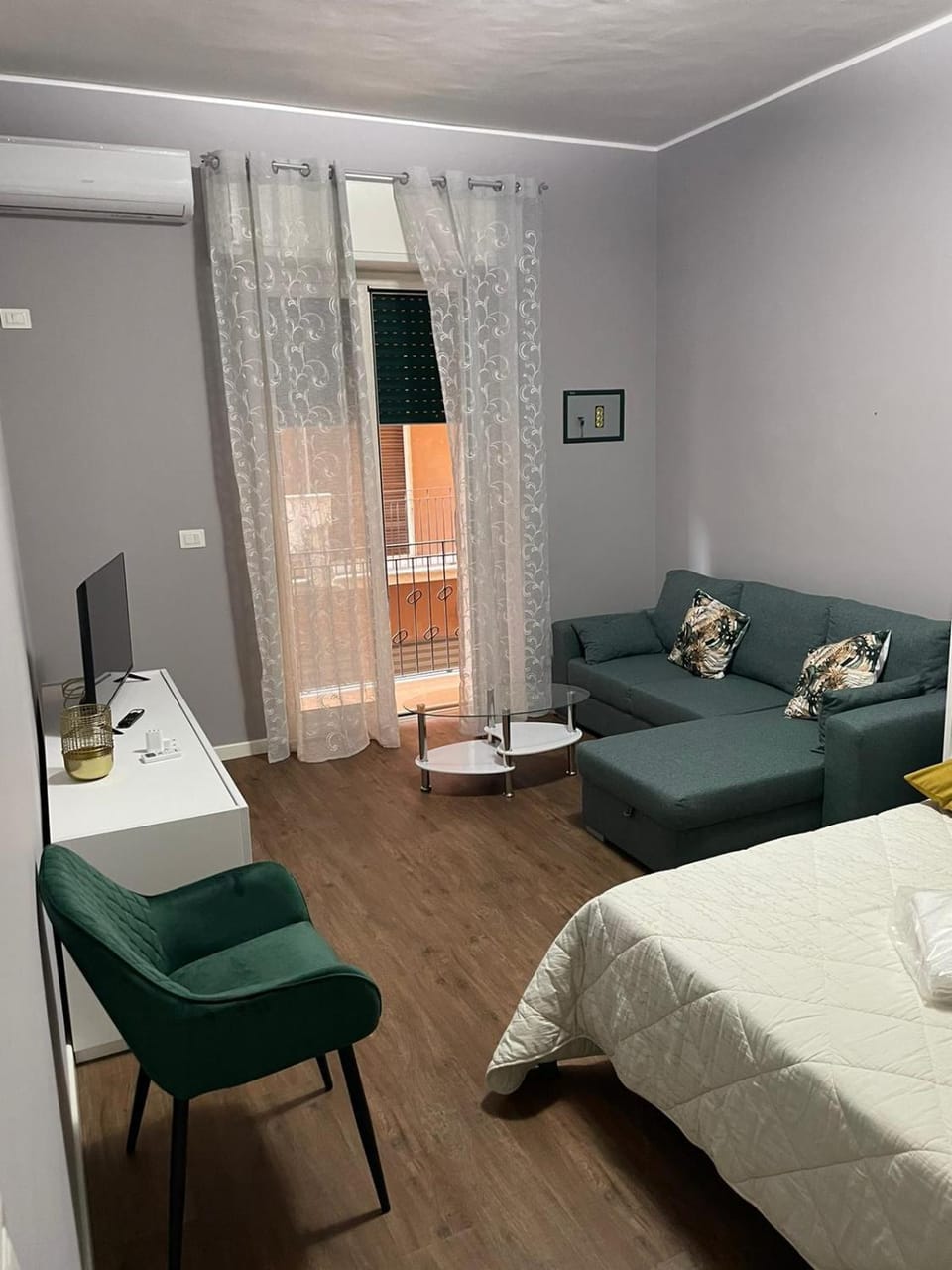 Photo of the whole room