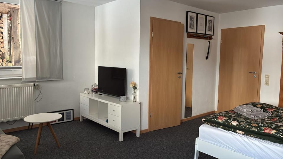 Souterrain Appartment, eigene Dusche u WC Vacation rental in Detmold