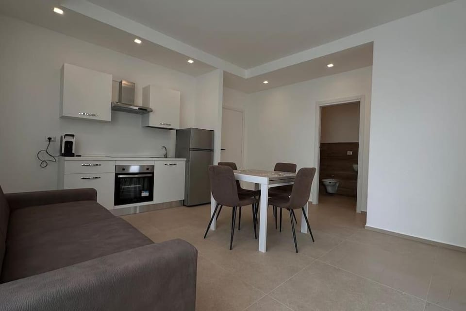 Kitchen or kitchenette, Living room, Seating area, Dining area, oven, pet friendly, stove