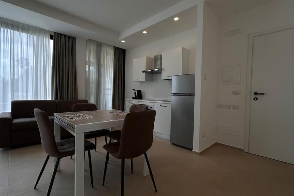 Kitchen or kitchenette, Living room, Seating area, Dining area, minibar, oven, pet friendly, stove