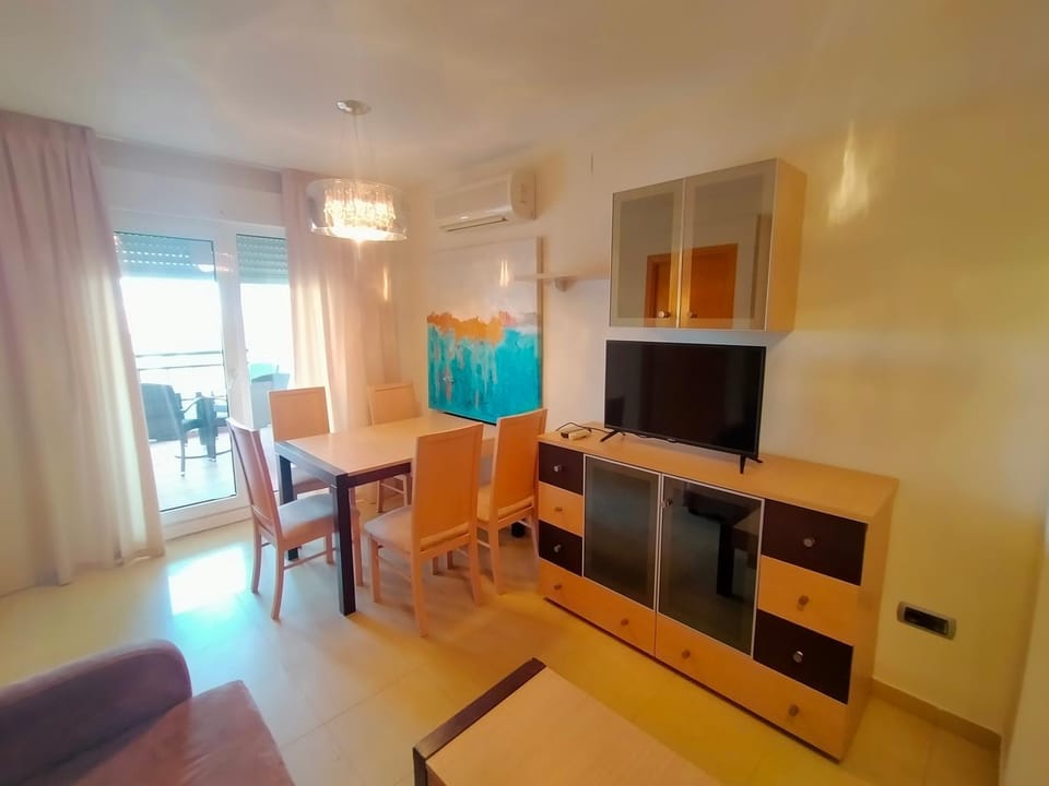Living room, Dining area, air conditioner
