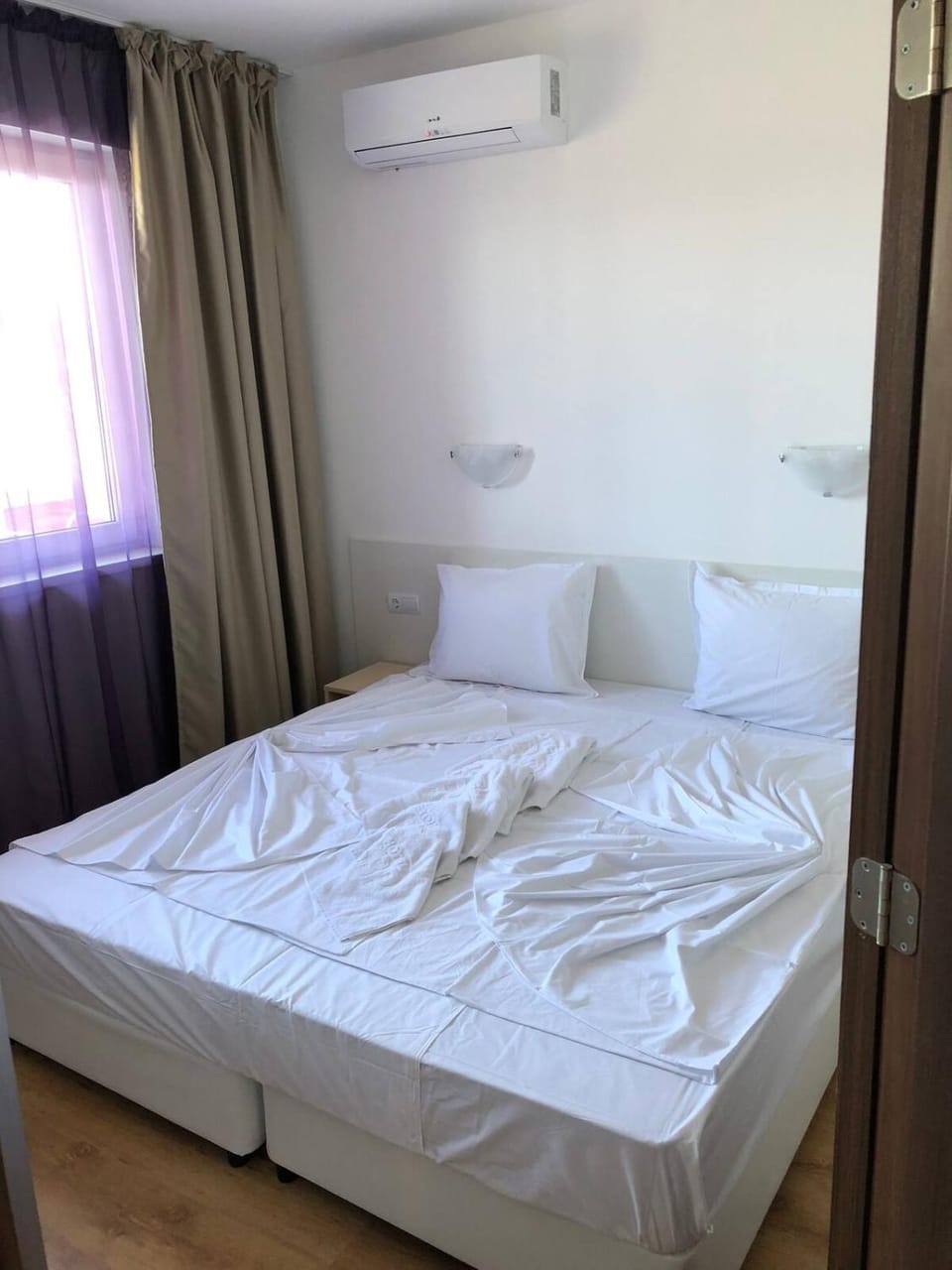 Bed, Bedroom, towels, air conditioner