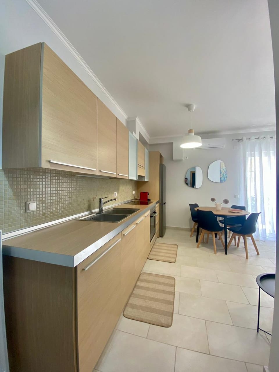 Kitchen or kitchenette, Dining area, stove