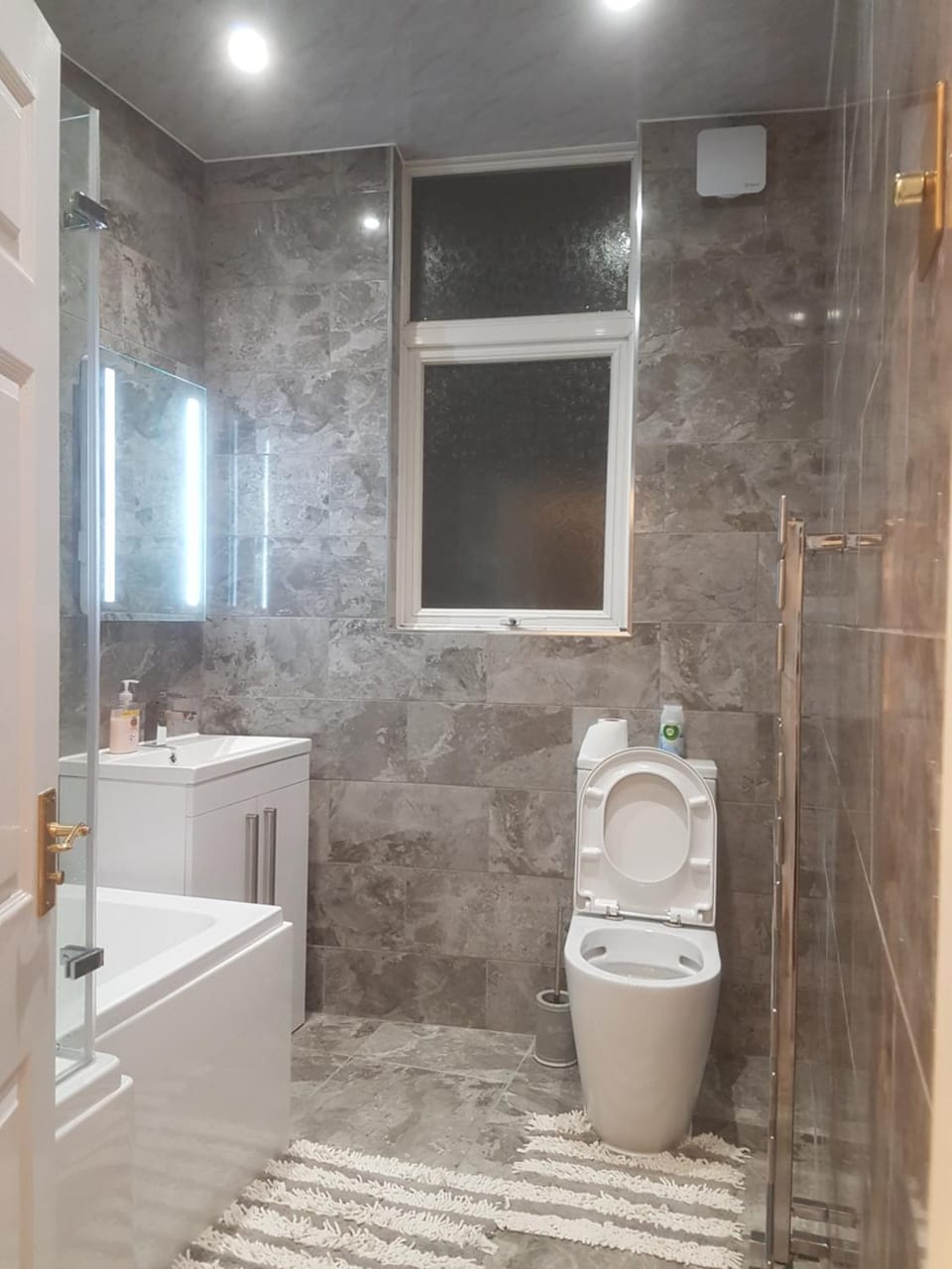 A Single Cosy Room in 4 bedroom Property Vacation rental in Manchester