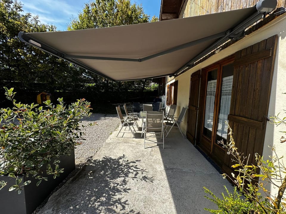Property building, Patio, Balcony/Terrace