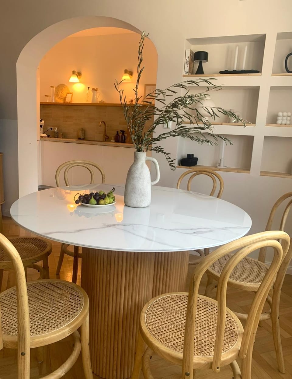 Kitchen or kitchenette, Dining area