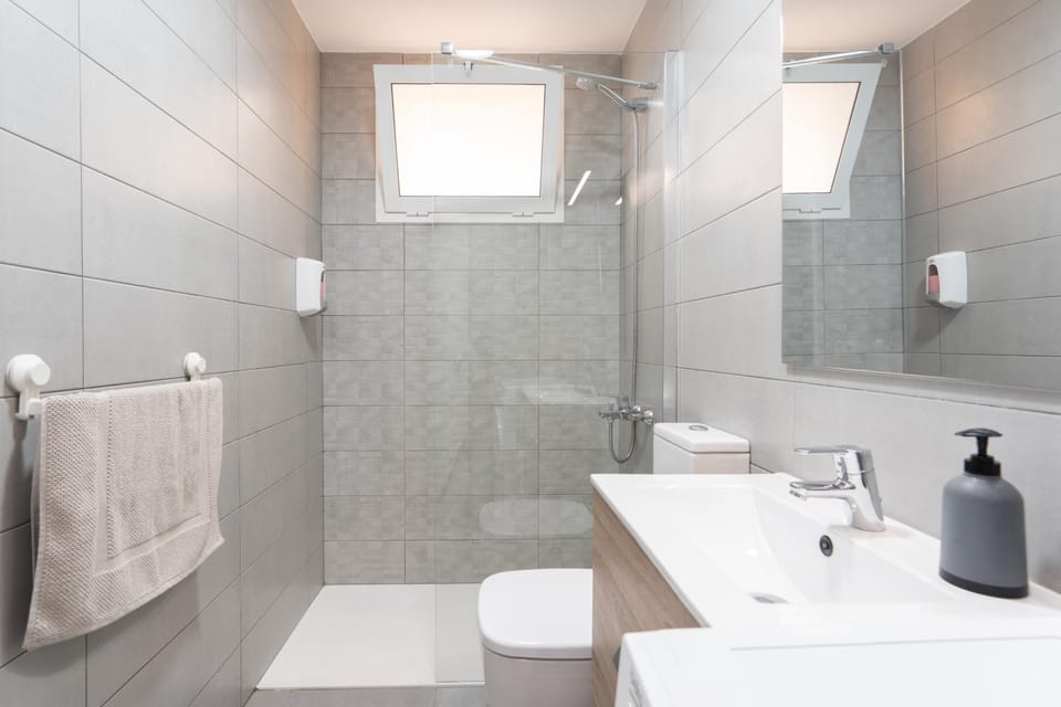 Shower, Bathroom, towels
