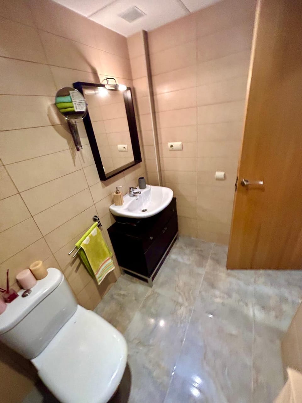 Toilet, Bathroom, towels