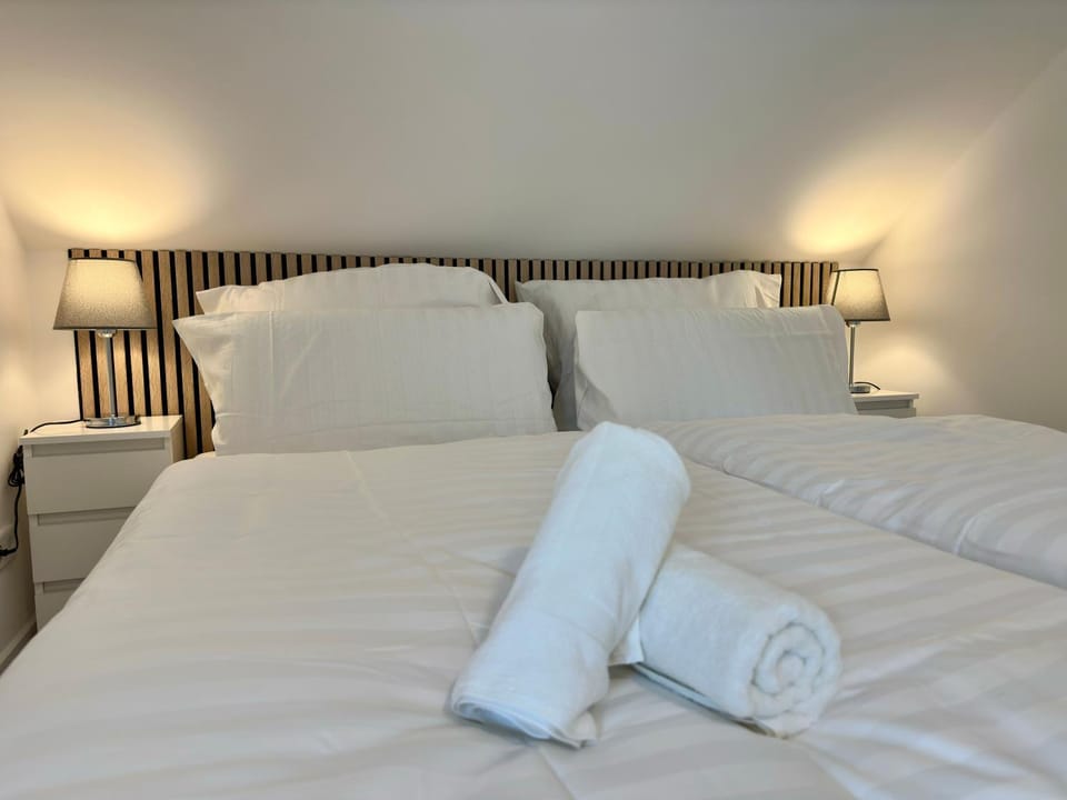 Bed, Photo of the whole room, Bedroom, towels