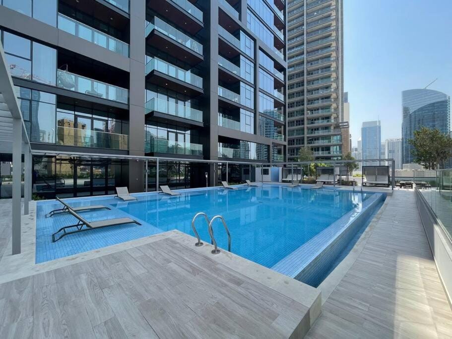 FIRST CLASS Studio Stylish Urban Escape Apartment in Dubai