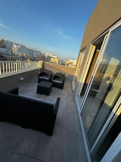 Moonlight Penthouse in Gzira Apartment in Sliema