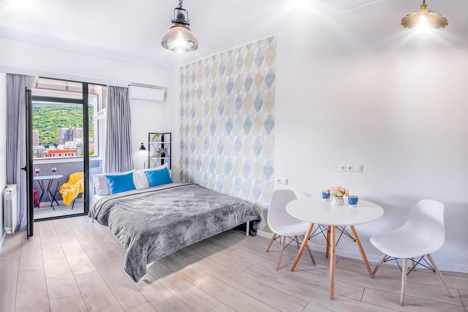 Bed, Photo of the whole room, Dining area
