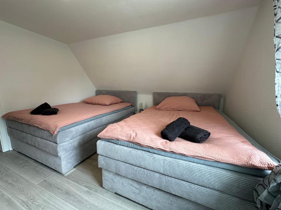 Bed, Photo of the whole room, Bedroom, towels