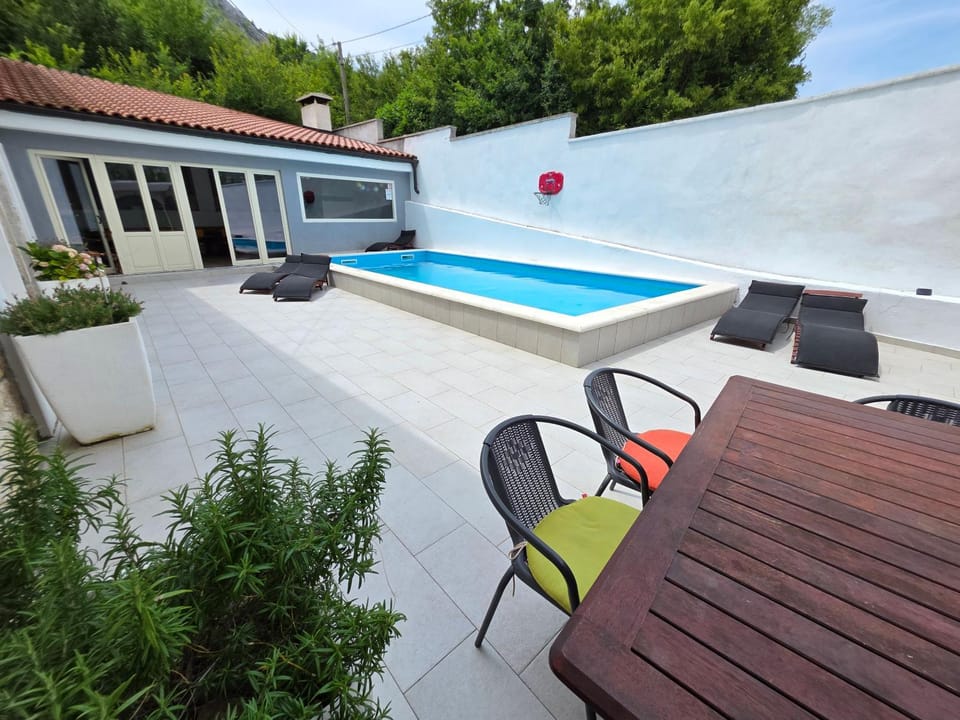 Property building, Patio, Swimming pool, sunbed