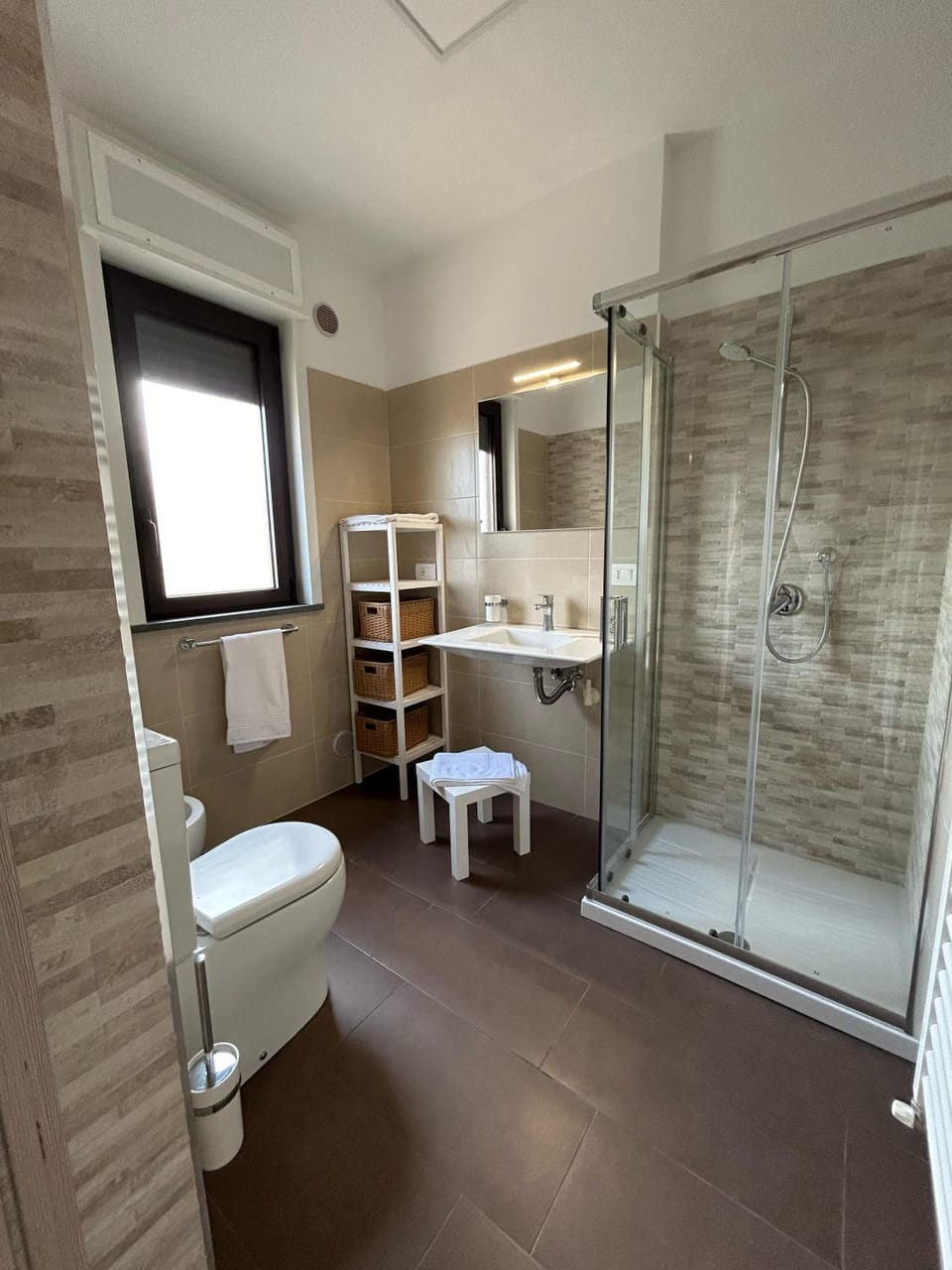 Shower, Toilet, Bathroom, towels