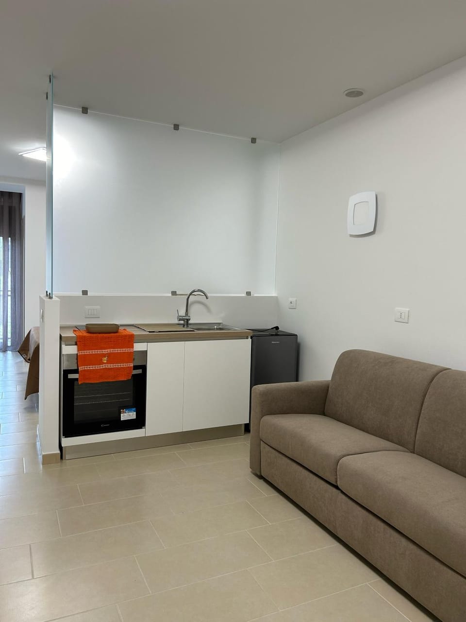 Kitchen or kitchenette, Living room, minibar