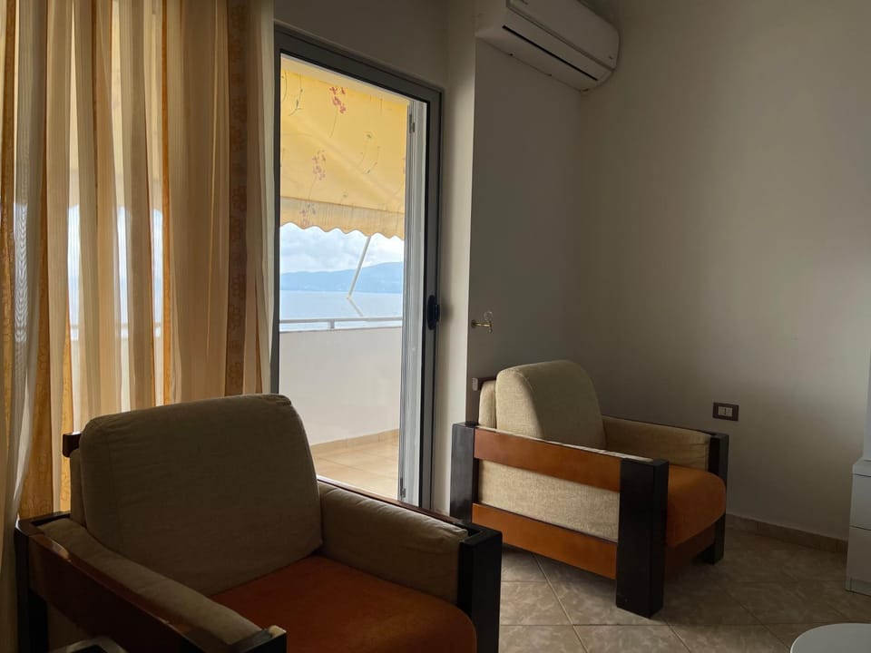 Living room, Seating area, air conditioner