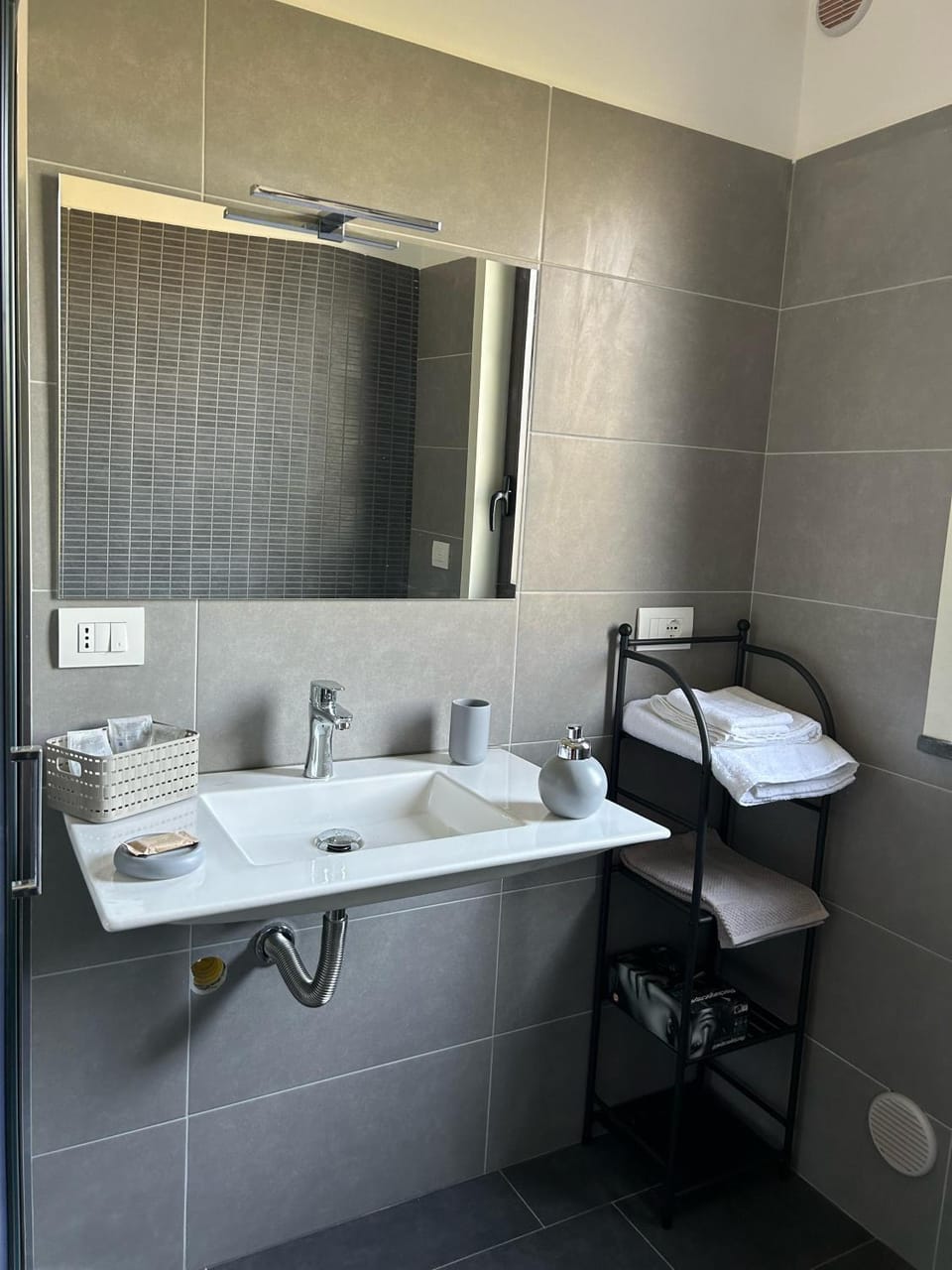 Shower, Bathroom, towels
