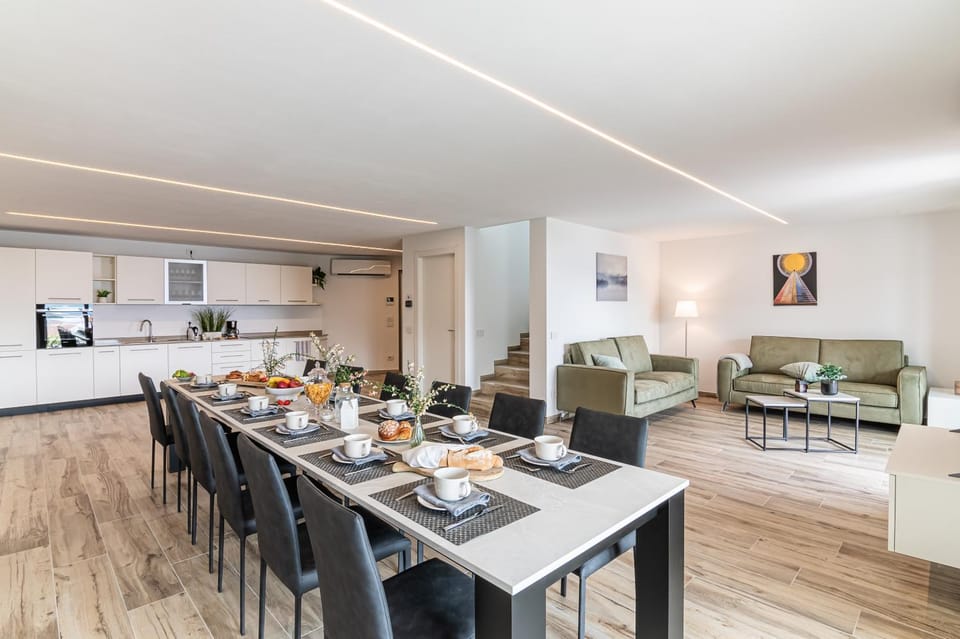 VILLA SANT'ANNA by Curtiaffitti Villa in Province of Lecco