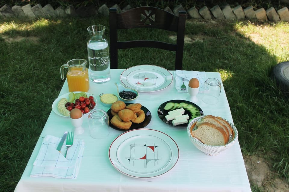 Property building, Breakfast