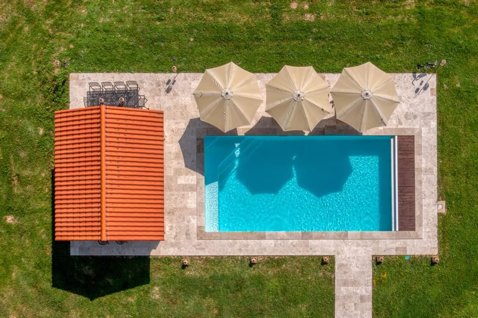 Day, Pool view, Swimming pool, sunbed