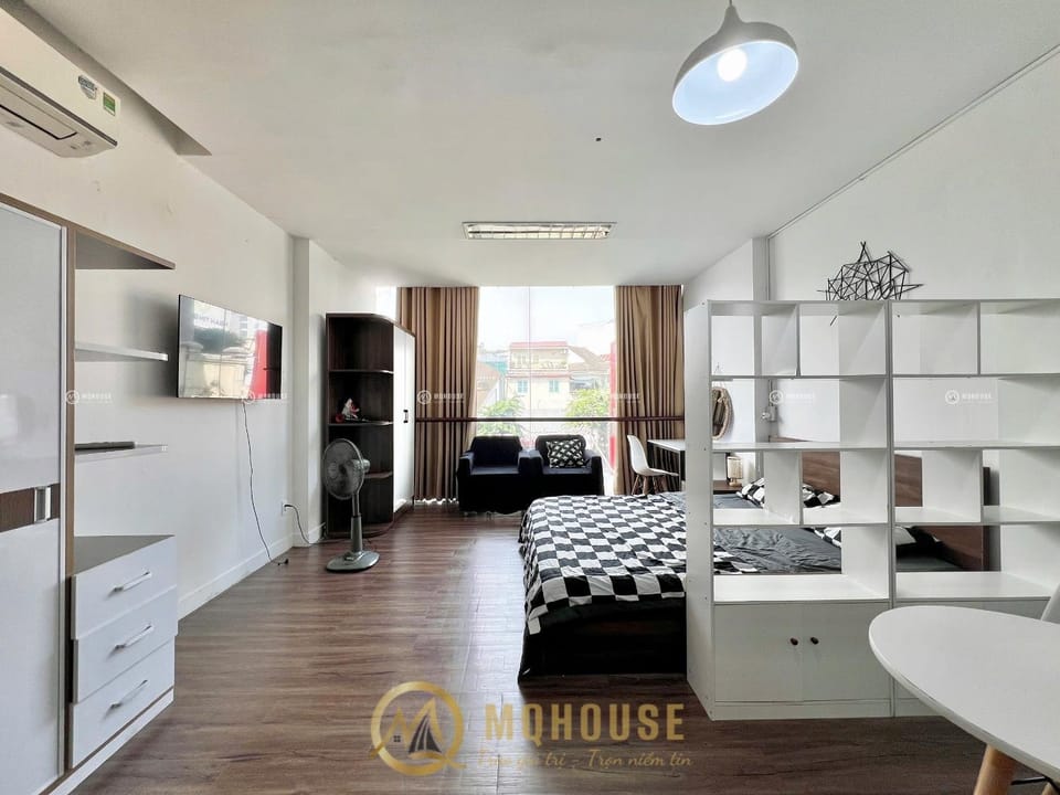 Photo of the whole room, Bedroom