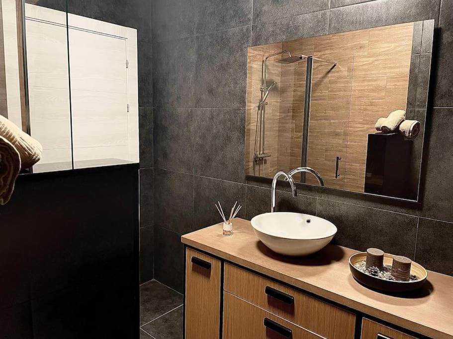 Shower, Bathroom, towels