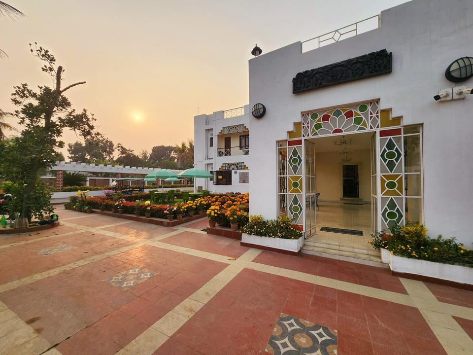 Property building, Garden, Garden view, Location