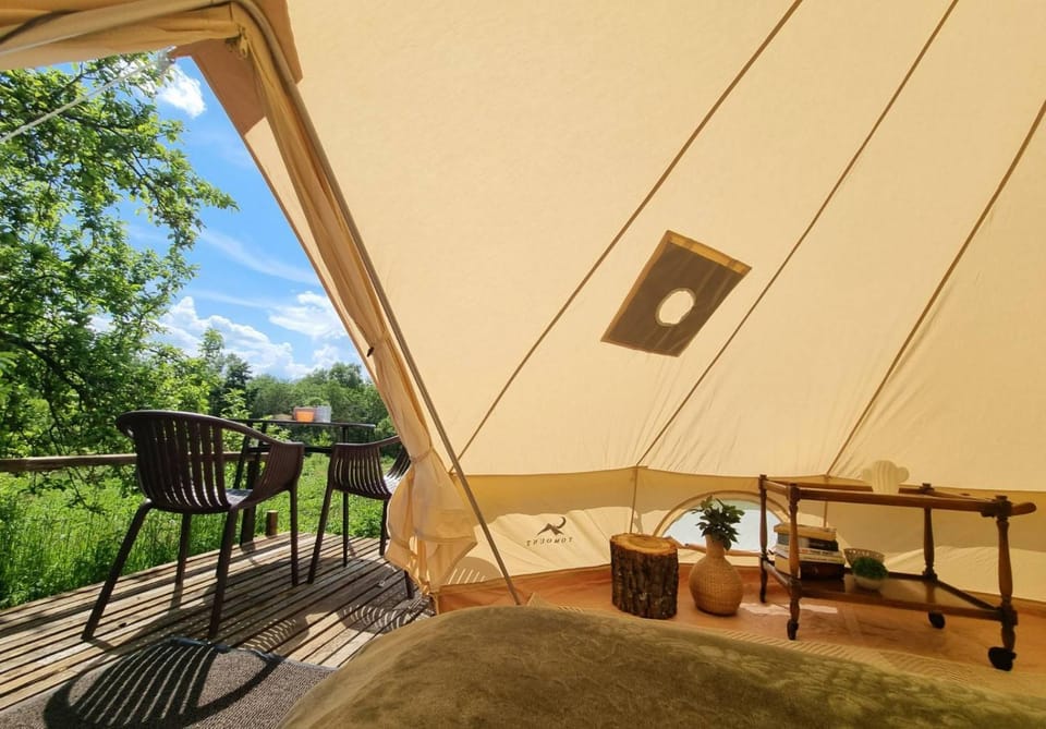 Glampingas Gamtos garsai - Adutiškio pirtis Luxury tent in Vilnius County, Lithuania